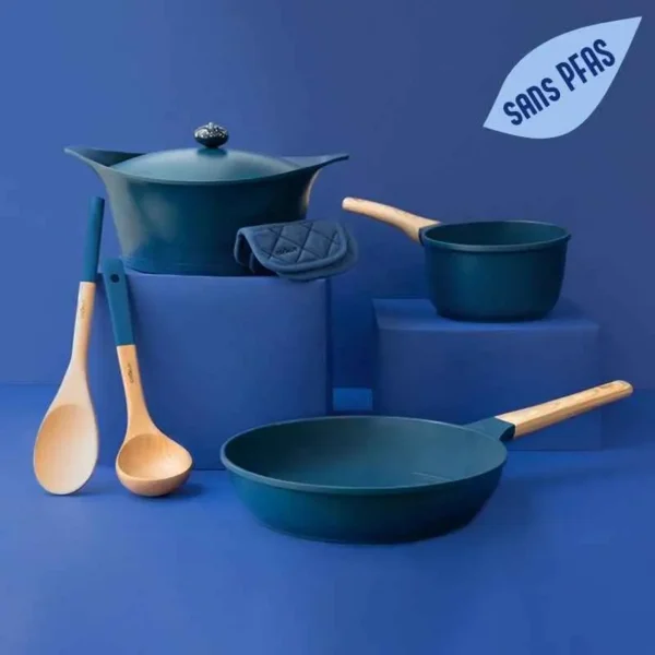 INCROYABLE-COCOTTE-BLEU.jpg L'INCROYABLE COCOTTE 24 CM MYRTILLE